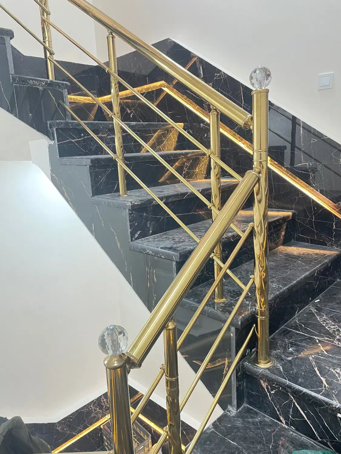 نرده استیل و آلومنیوم|خدمات پیشه و مهارت|آذرشهر, |دیوار