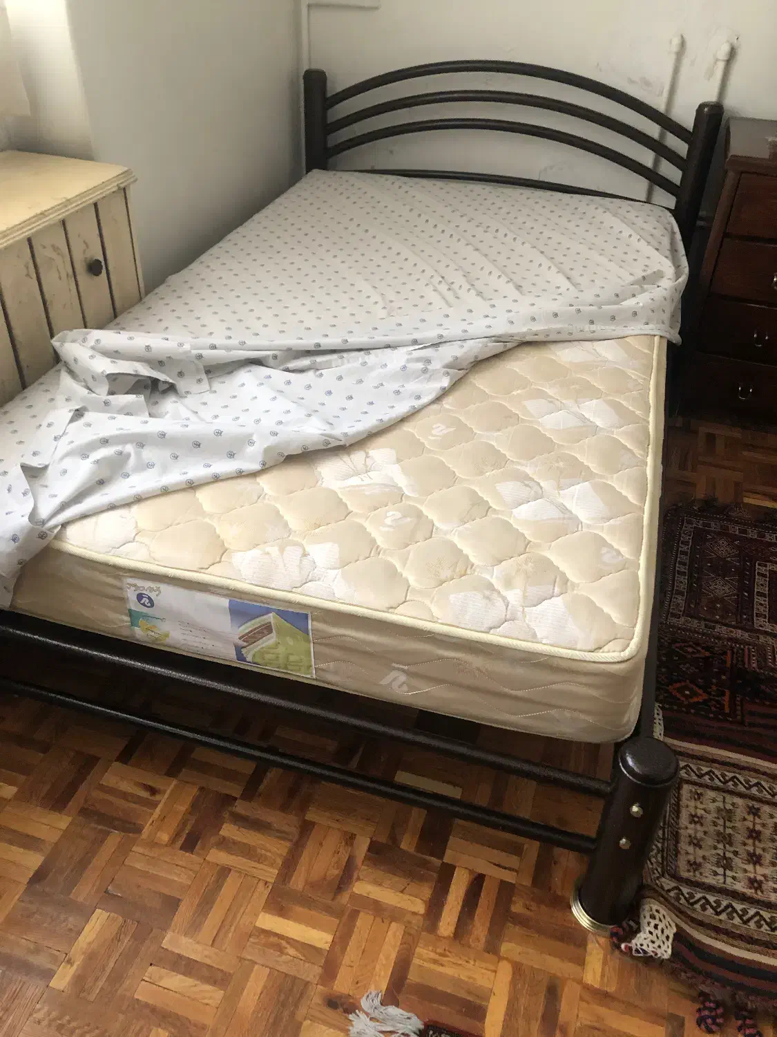 تخت فلزی همراه تشک|تخت و سرویس خواب|تهران, حکمت|دیوار