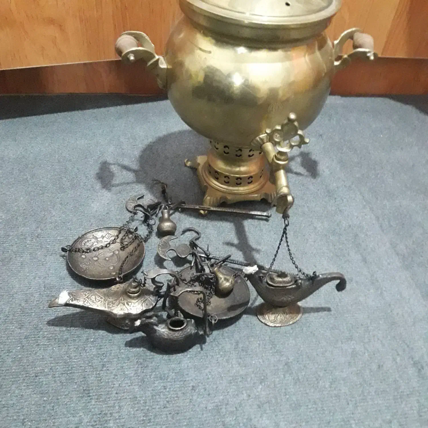 سماور زغالی و دوتا ترازو|کلکسیون اشیاء عتیقه|الوند, |دیوار