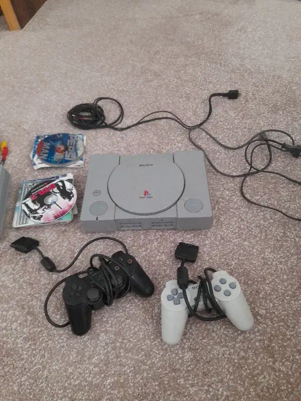 دو دستگاه سونی یک|کنسول، بازی ویدئویی و آنلاین|همدان, |دیوار