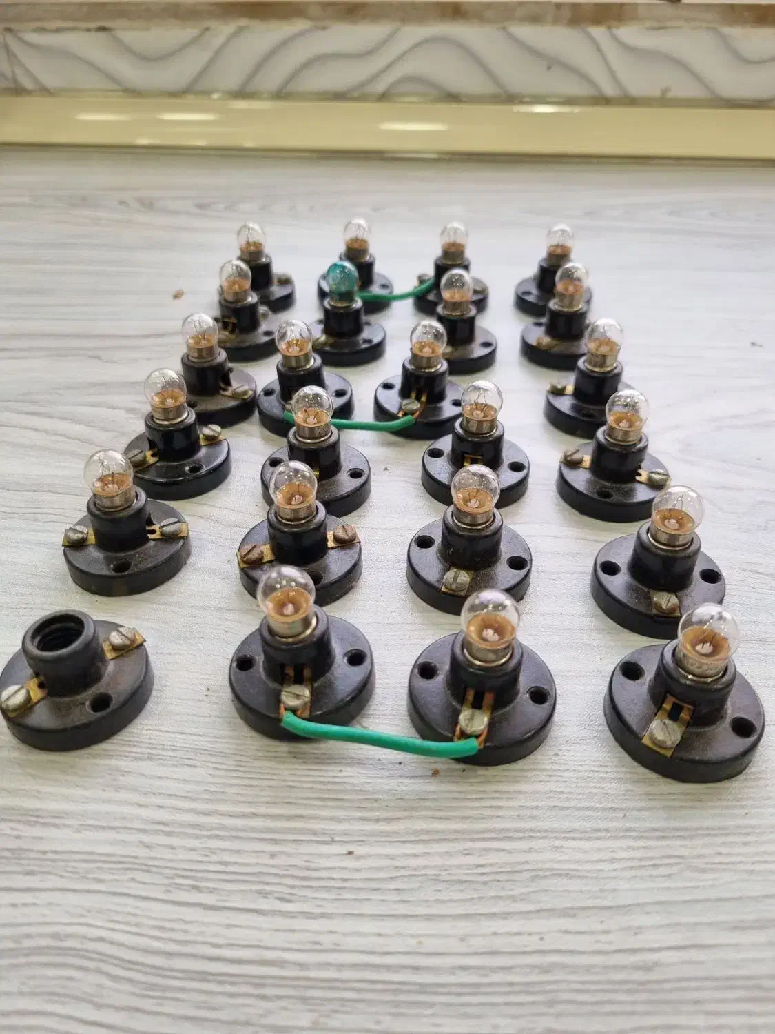 لامپ و سرپیچ سالم آلمانی|لامپ و چراغ|رشت, پارک شهر|دیوار