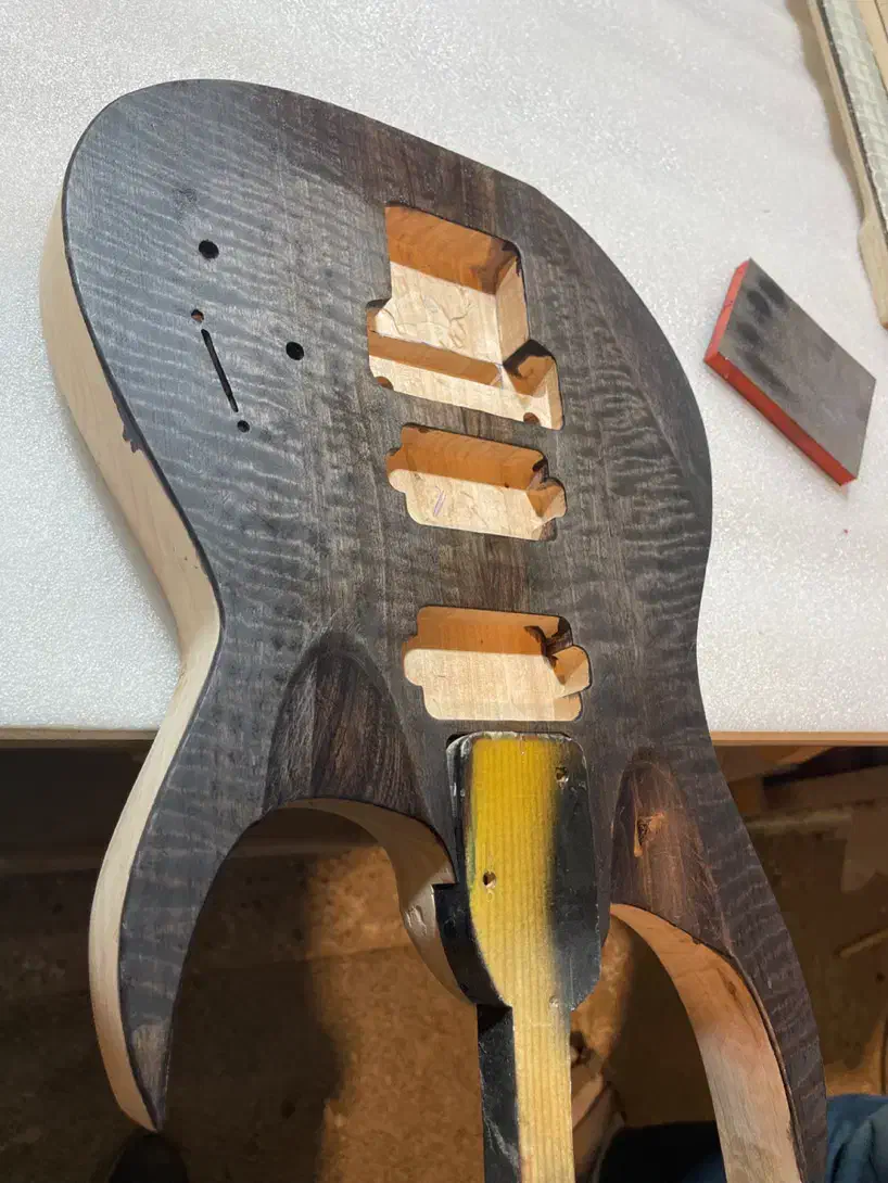 گیتار تعمیر و ساخت|گیتار، بیس، امپلیفایر|تبریز, |دیوار