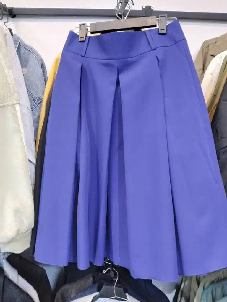 دامن کوتاه|لباس|گنبد کاووس, |دیوار