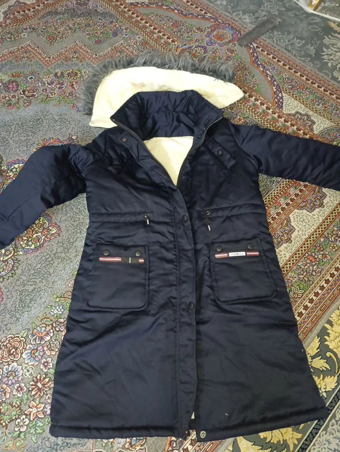 کاپشن|لباس|مشهد, هنرور|دیوار