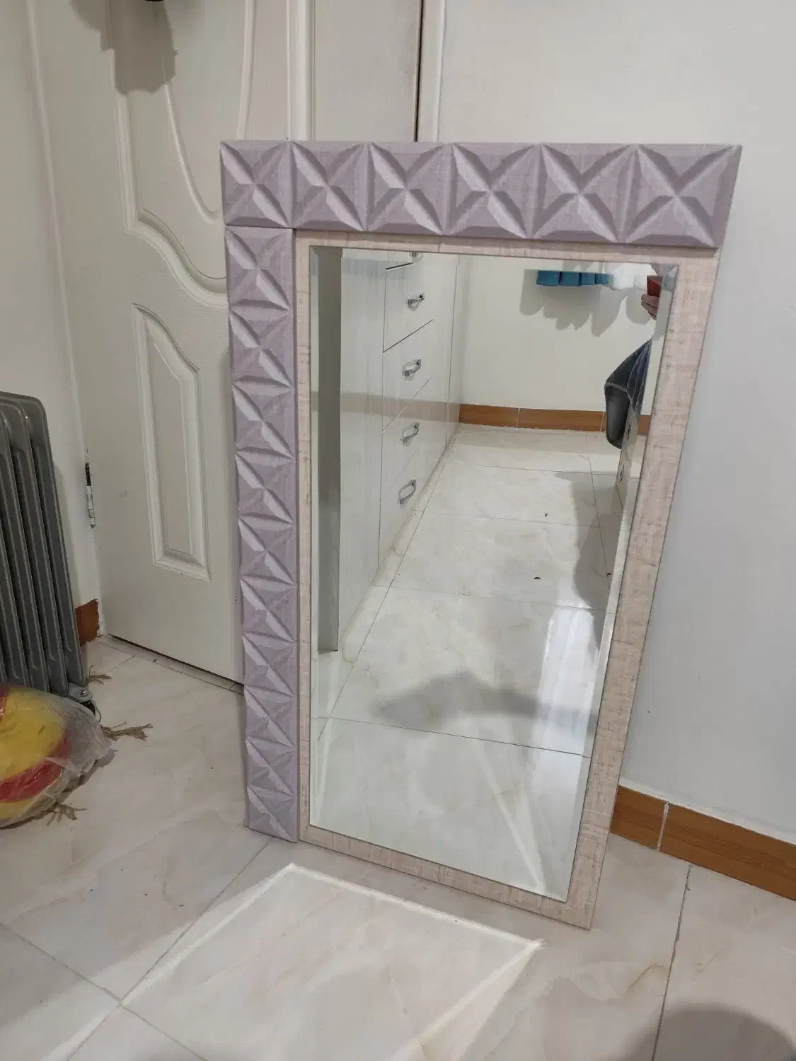 آینه ریلی|آینه|تویسرکان, |دیوار