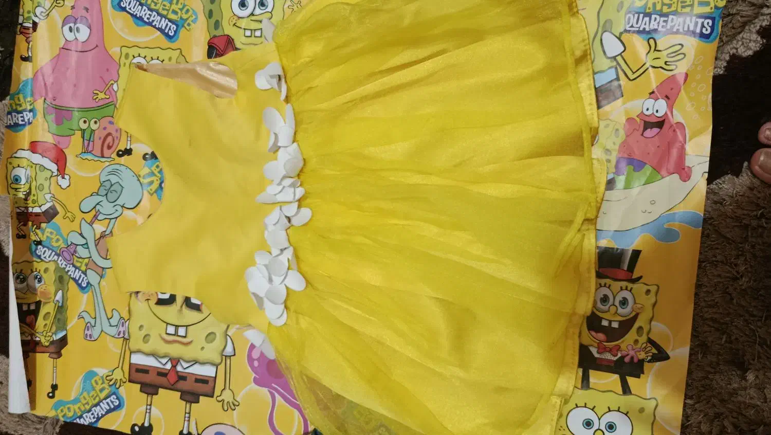 تعداد زیادی لباس بچگانه نو و در حد نو دخترانه|کفش و لباس بچه|خمینی‌شهر, |دیوار