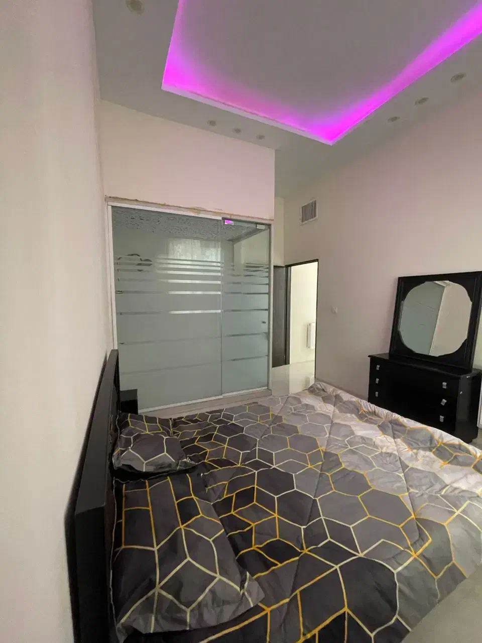 اجاره روزانه ویلا/دوخواب/آب گرم/آلاچیق|اجارهٔ کوتاه‌مدت ویلا و باغ|ماهدشت, |دیوار