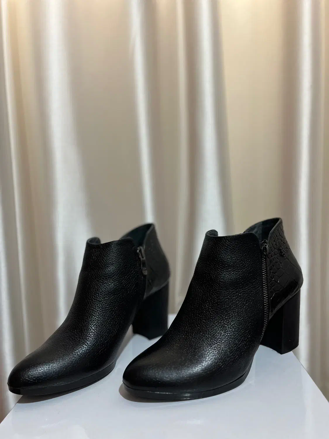 بوت چرم|کیف، کفش، کمربند|رشت, معلم|دیوار