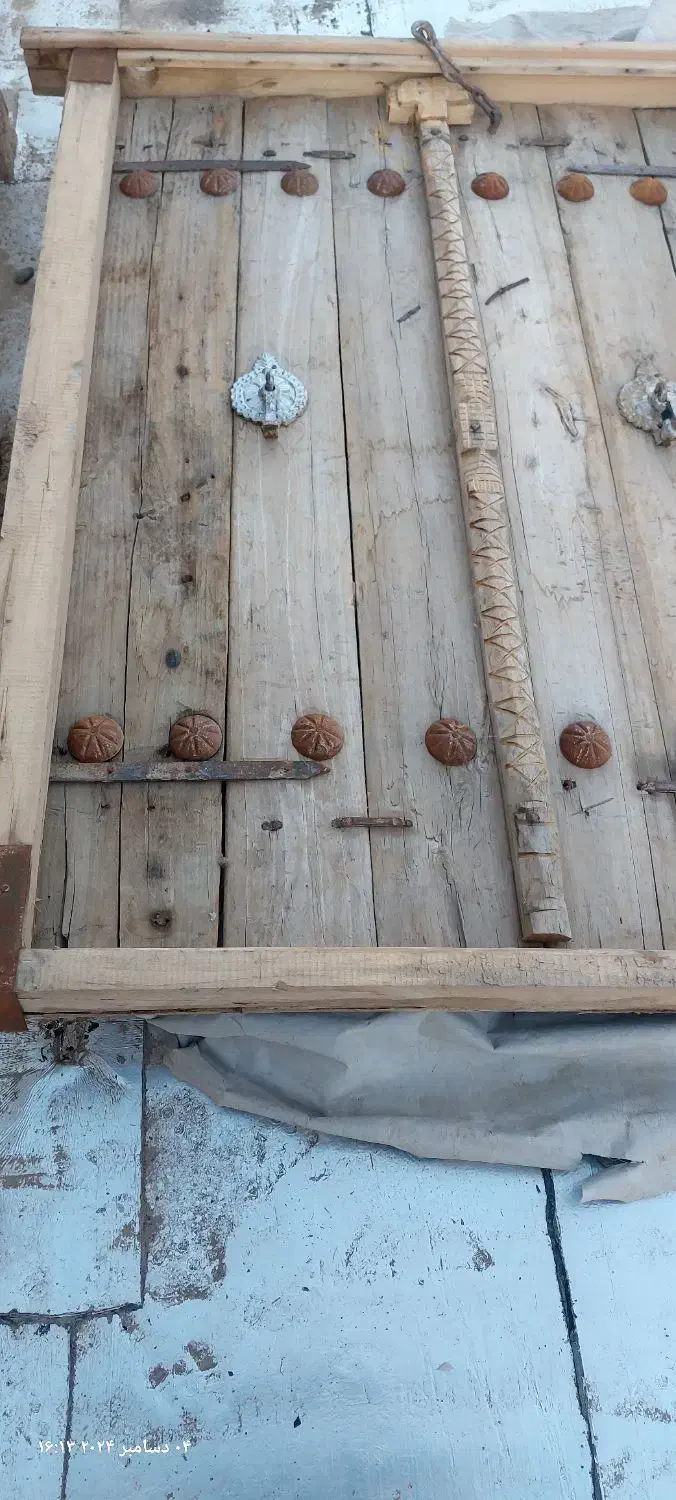 یک عدد درب حیاطی چوبی با دوعدد پنجره چوبی|مصالح و تجهیزات ساختمان|نیشابور, فضل|دیوار