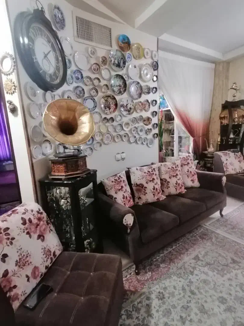 مبل راحتی۱۱ نفره و میز فرشته و تابلو|مبلمان خانگی و میز عسلی|محمدیه-قزوین, |دیوار