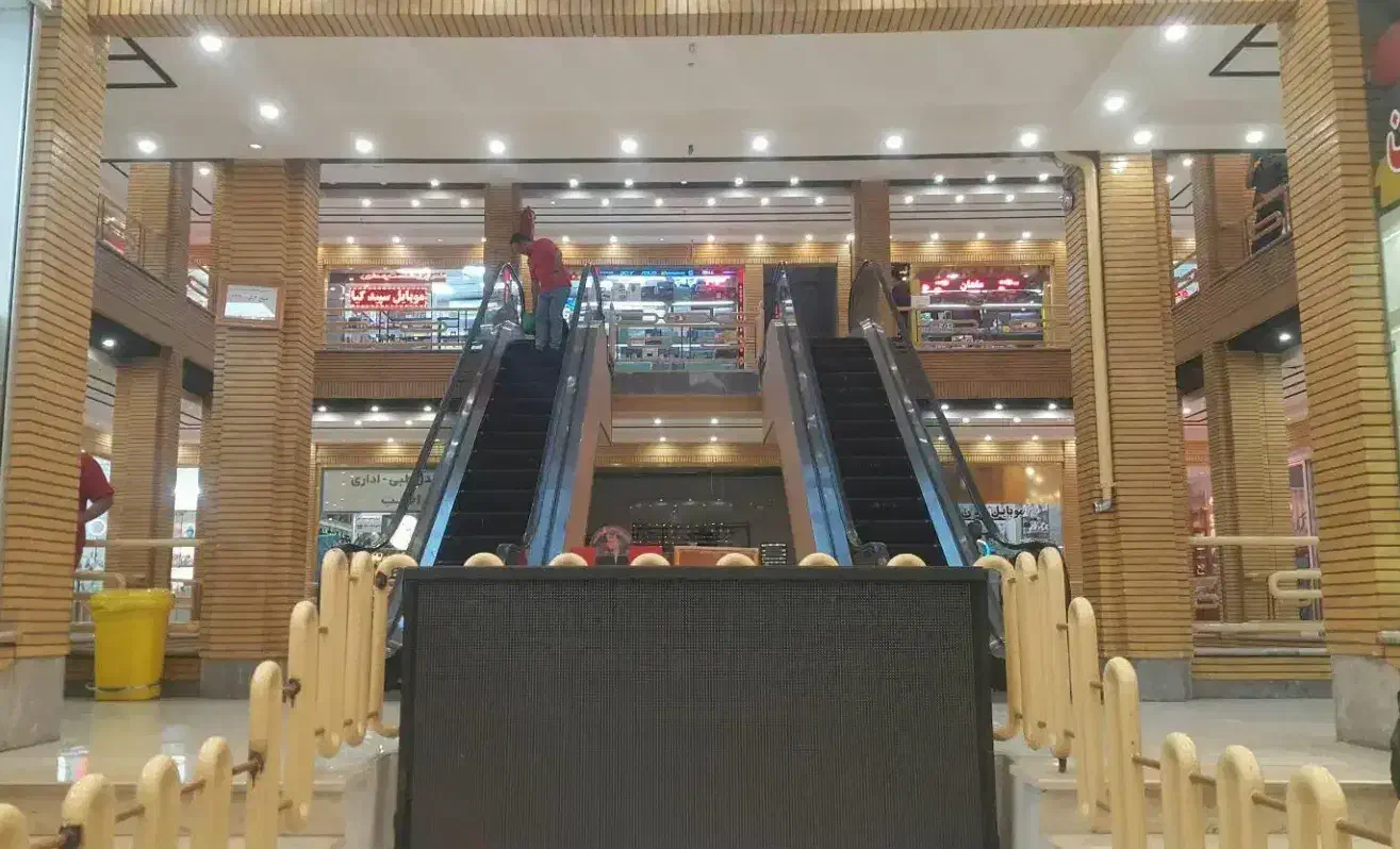 مغازه مناسب برای خدمات موبایل|اجارهٔ مغازه و غرفه|زنجان, |دیوار