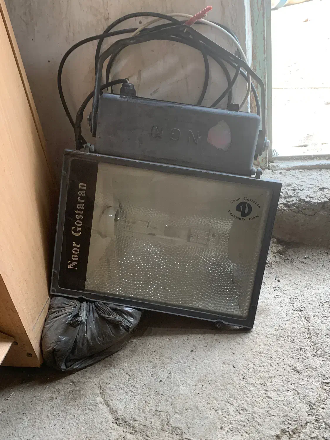 نورافکن ۴۰۰درحد|لامپ و چراغ|اردبیل, |دیوار