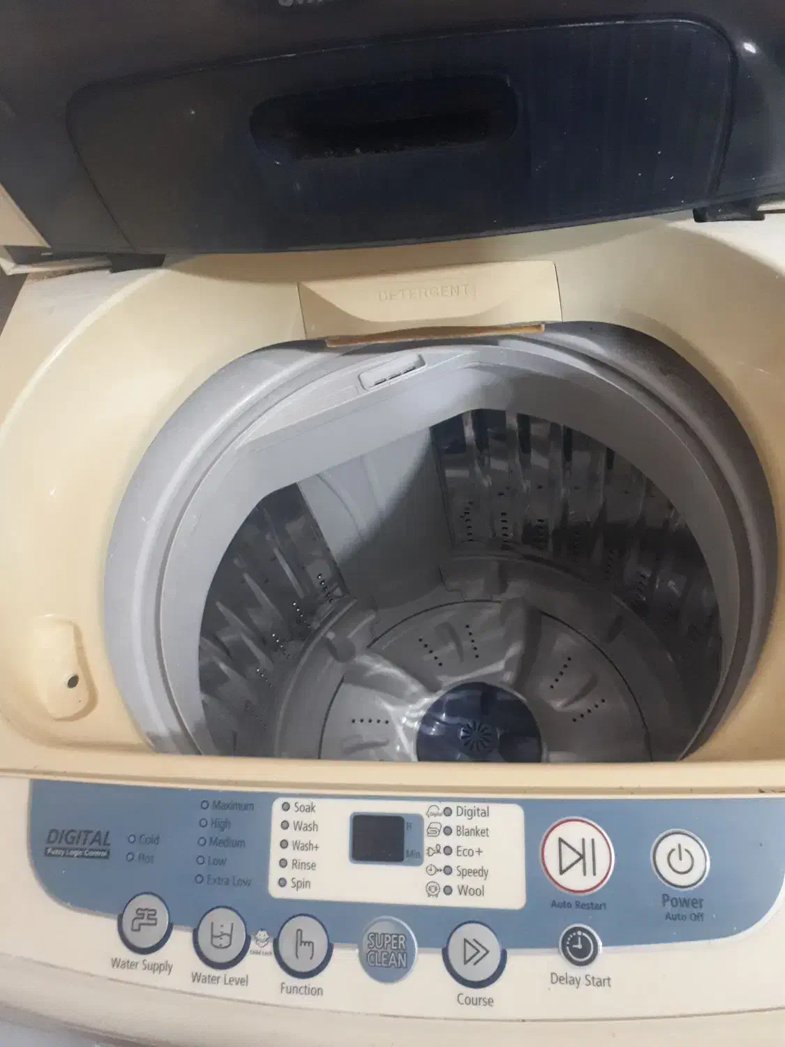 لباسشویی|ماشین لباسشویی و خشککن لباس|صدرا-فارس, فاز ۱|دیوار