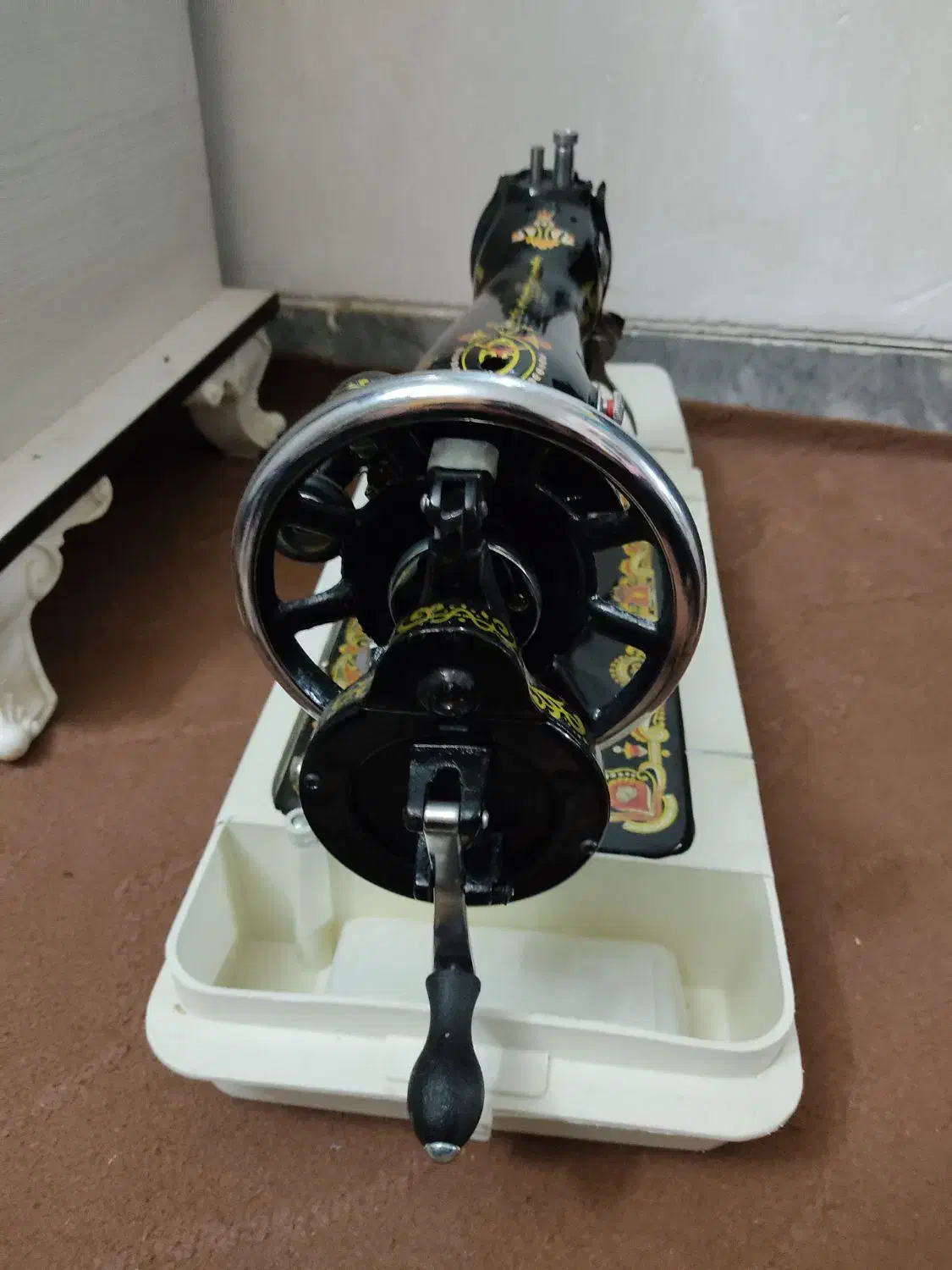 چرخ خیاطی|چرخ خیاطی و ریسندگی|باغ بهادران, |دیوار