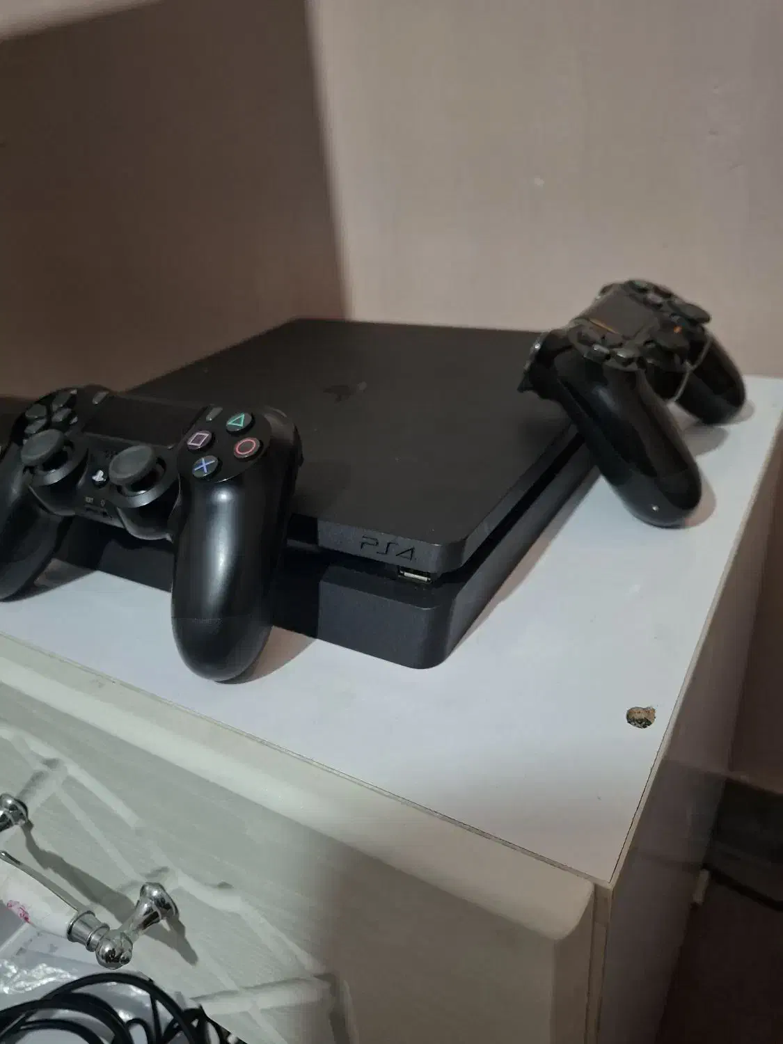 پی اس فور اسلیم ۵۰۰ گیگ کپی خور ورژن۹ دو دسته اصلی|کنسول، بازی ویدئویی و آنلاین|نهاوند, |دیوار