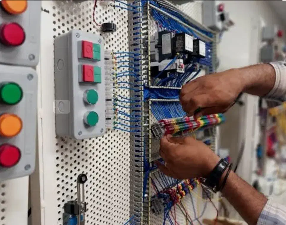 برقکار صنعتی و سردخانه های صنعتی  و برق ساختمان|خدمات پیشه و مهارت|میناب, |دیوار