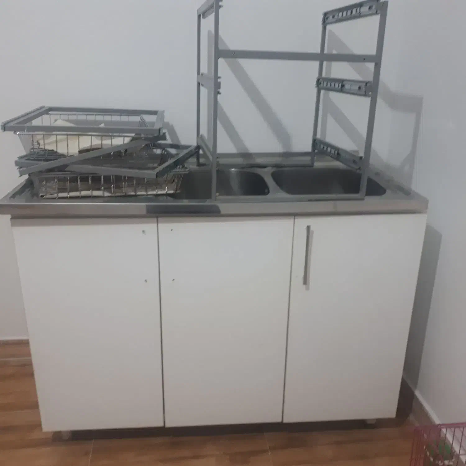 آبچکان بابدنه فلز زخیم و۳درب هایگلاس|آب‌چکان و نظم‌دهنده ظروف|هشتگرد, شهرک ولیعصر (مصلی)|دیوار