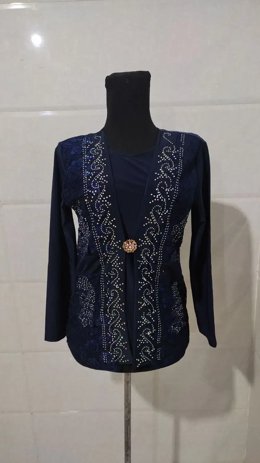 انواع لباس زنانه|لباس|رباط‌کریم, رباط‌کریم|دیوار