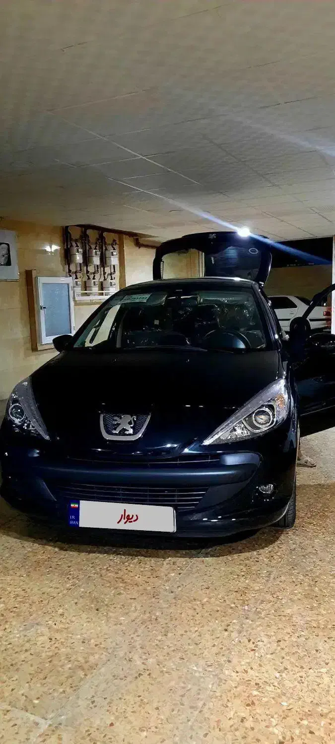 207 پانا سقف شیشه بارینگ  1404|خودرو سواری و وانت|شیراز, بازار|دیوار