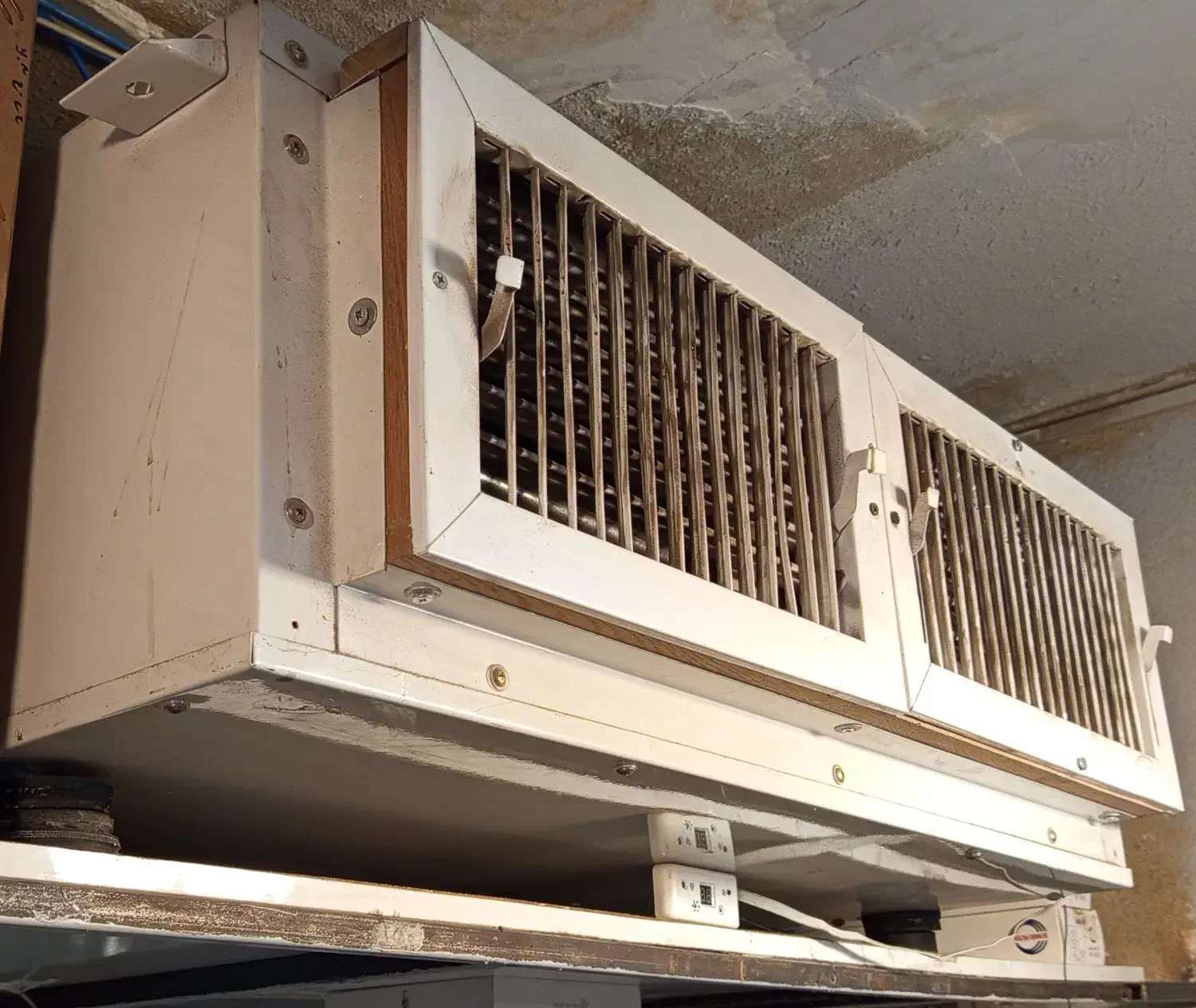 داکت اسپلیت 2 تن تایلندی کویل آبگرم فابریک هم داره|کولر گازی و فن‌کوئل|مشهد, خاتم الانبیا|دیوار