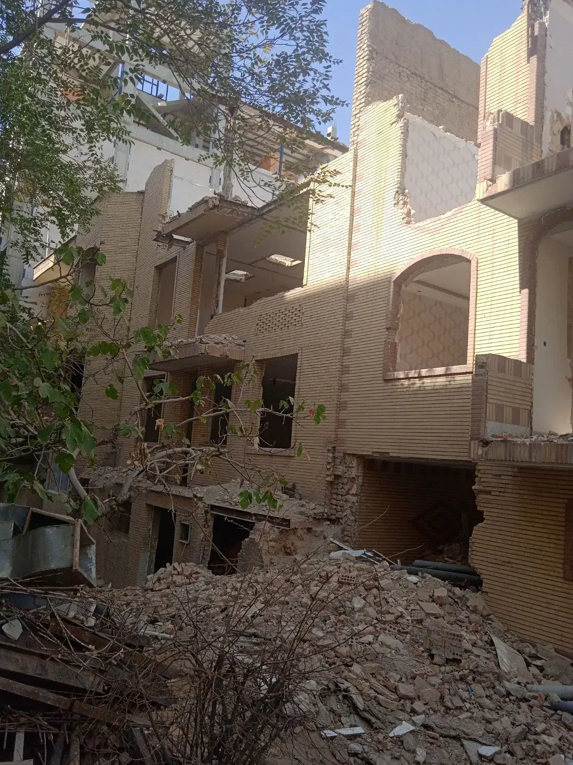 تخریب ساختمان وخاکبرداری خرید آهن آلات ضایعات|خدمات پیشه و مهارت|تهران, ستارخان|دیوار