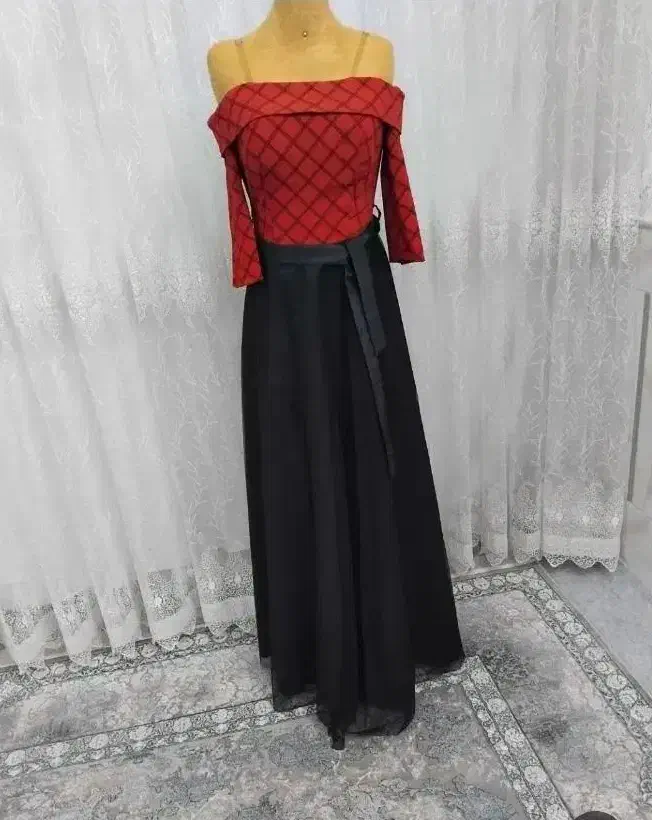 لباس مجلسی در حد نو|لباس|مشهد, خواجه ربیع|دیوار