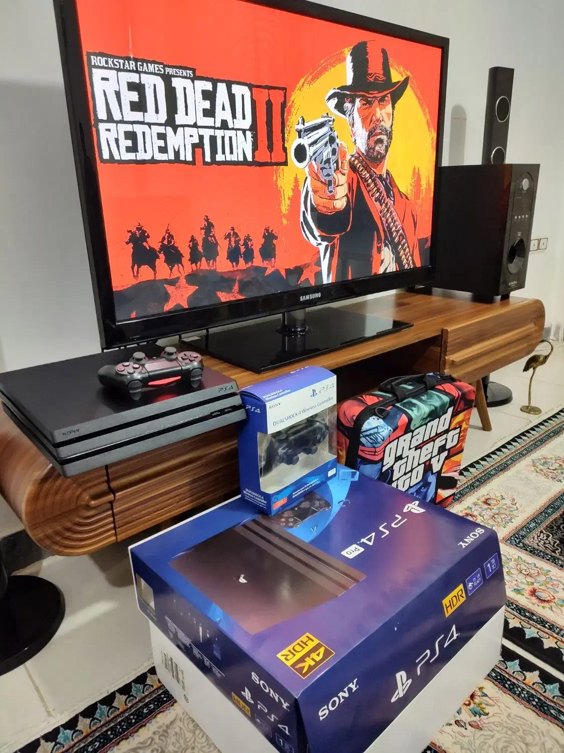 ps4 pro 7216  دو دسته با کیف و هدفون آکبند|کنسول، بازی ویدئویی و آنلاین|قم, پردیسان|دیوار