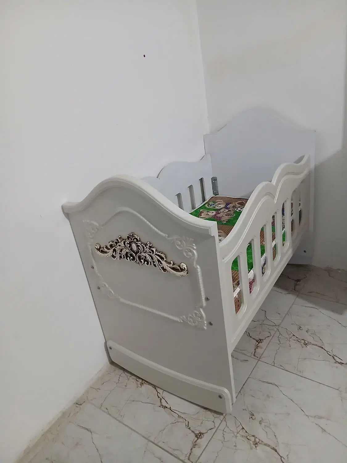 تخت کودک|تخت و صندلی بچه|نورآباد, |دیوار