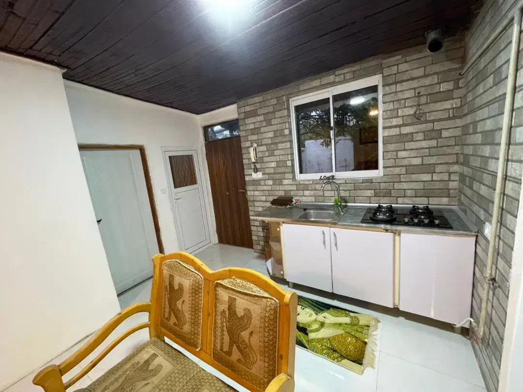 سوئیت نوساز و تمیز حیاط دار نزدیک دریا|اجارهٔ کوتاه‌مدت آپارتمان و سوئیت|تنکابن, |دیوار