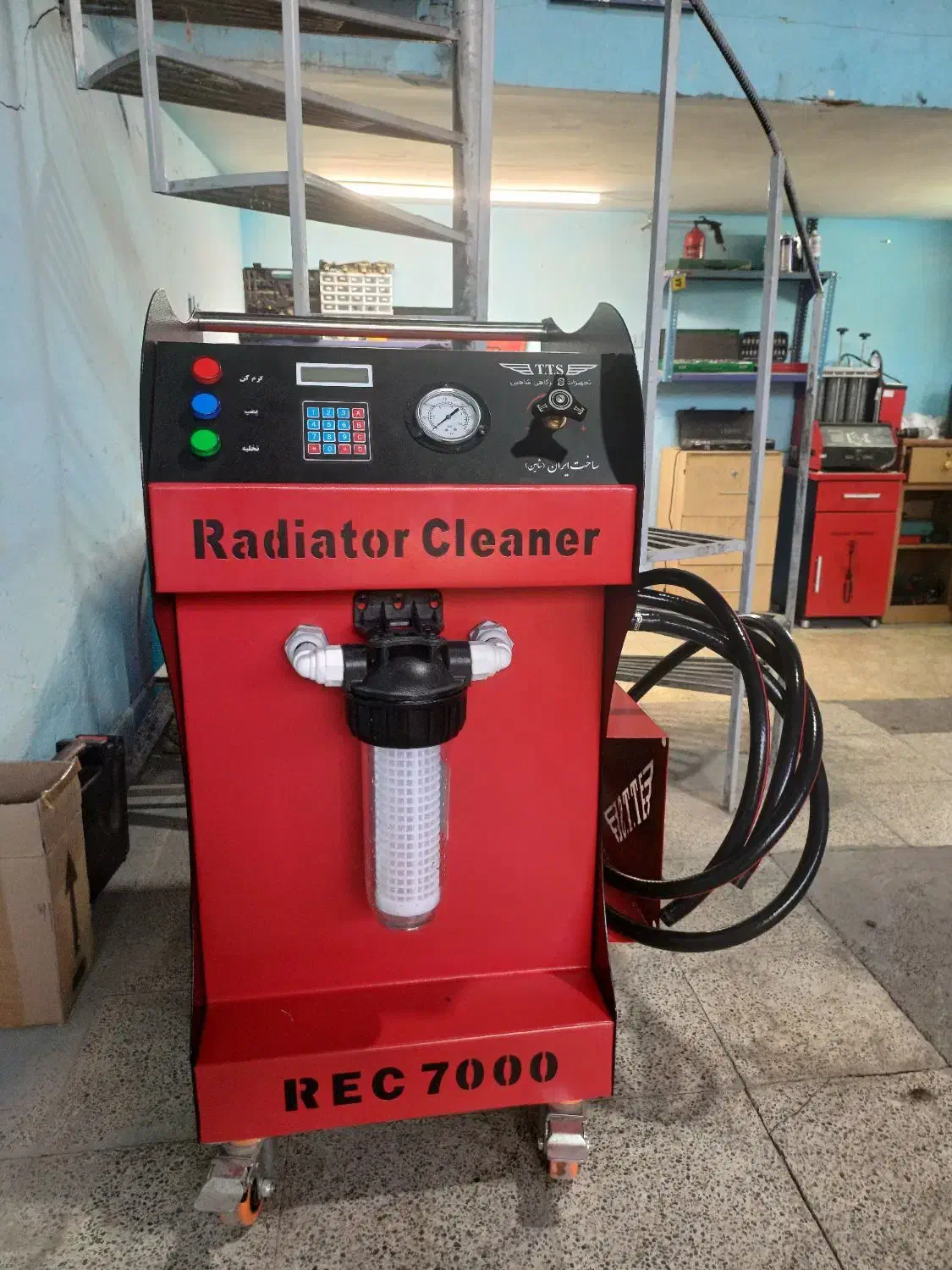 شستشو رادیاتور بخاری با دستگاه تمام اتوماتیک|خدمات موتور و ماشین|برخوار, |دیوار