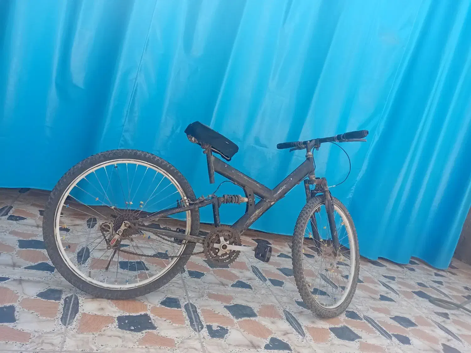 دوچرخه|دوچرخه، اسکیت، اسکوتر|شبانکاره, |دیوار