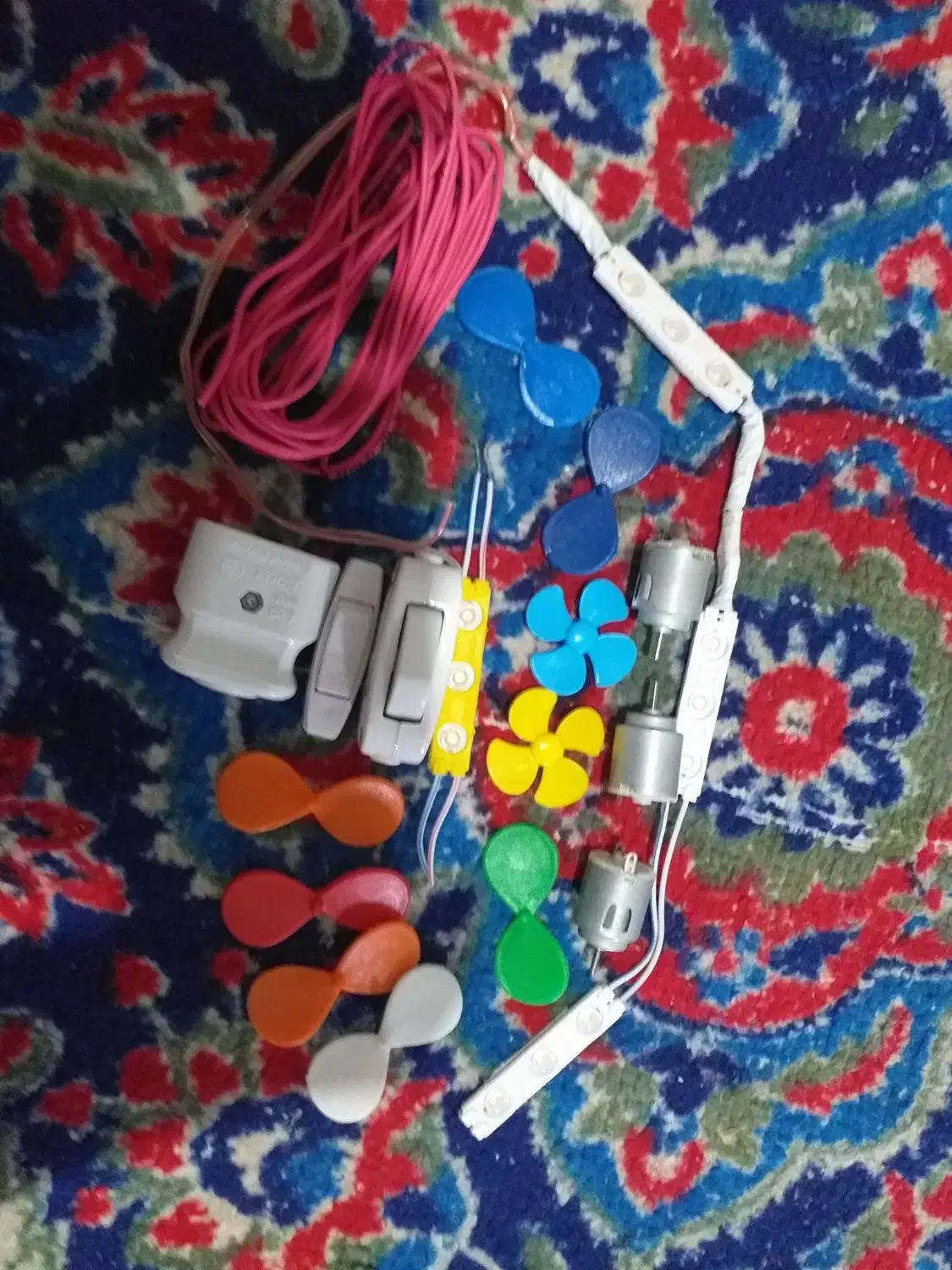 وسایل کاردستی شامل ارمیچر بدنه گرد و چراغ و کلید|اسباببازی بچه|مشهد, توس (بلوار توس)|دیوار