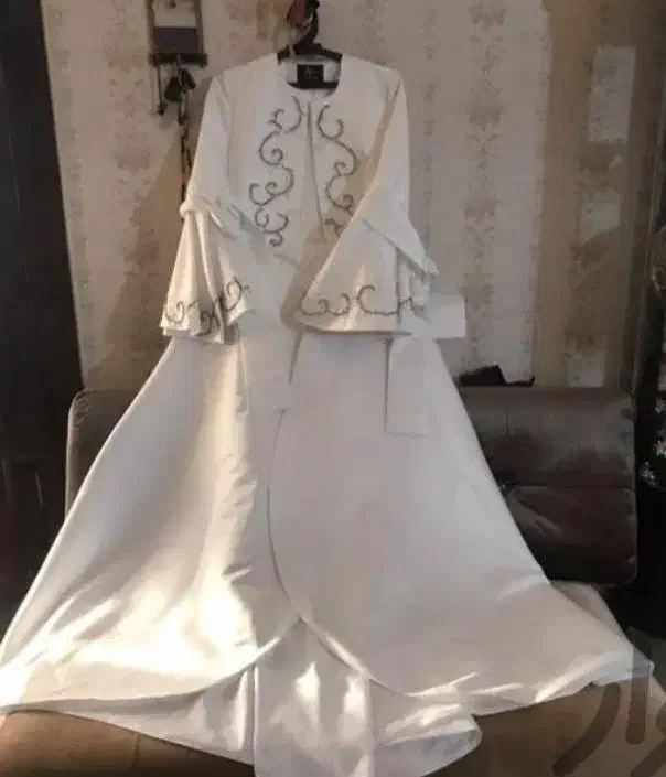 لباس عقد و نامزدی|لباس|فردیس, نسترن شرقی|دیوار