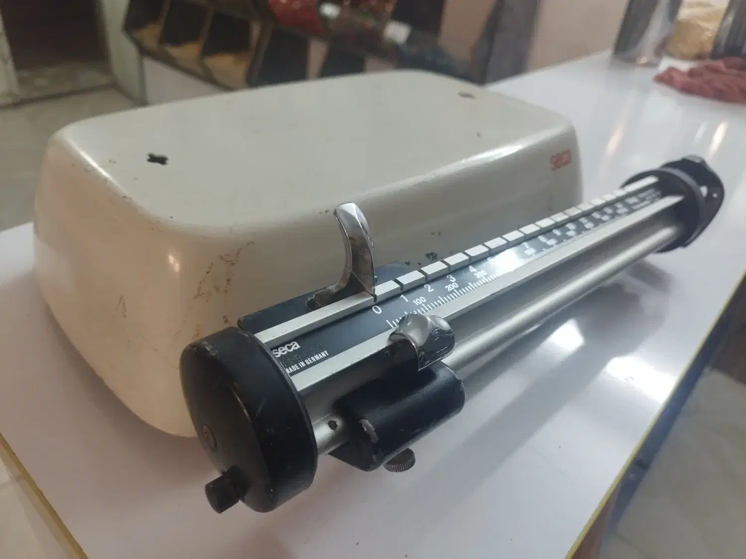 ترازو عتیقه المانی|کلکسیون اشیاء عتیقه|کازرون, |دیوار