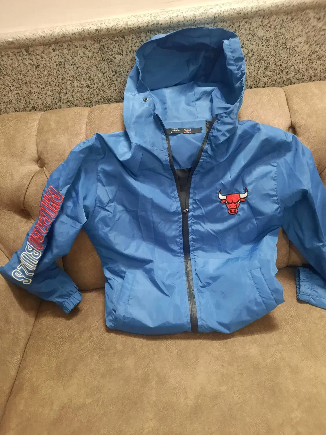 یک عدد باد گیر مارک آدیداس درحد|لباس|پاکدشت, پاکدشت (مامازند)|دیوار