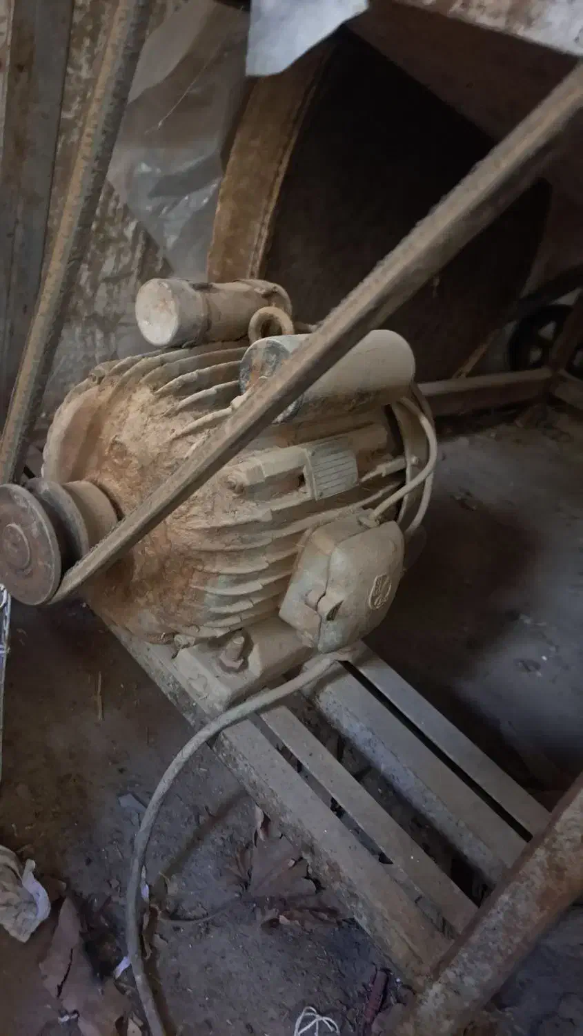 بادام شکنی|خردکن، آسیاب، غذاساز|برزک, |دیوار