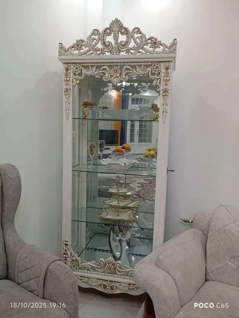 بوفه چوب راش در حد خیلی نو|بوفه، ویترین، کنسول|فیروزآباد (فارس), |دیوار