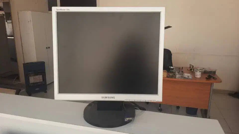 مانیتور ۱۷ و ۱۵ سامسونگ|قطعات و لوازم جانبی رایانه|کرج, گلشهر|دیوار