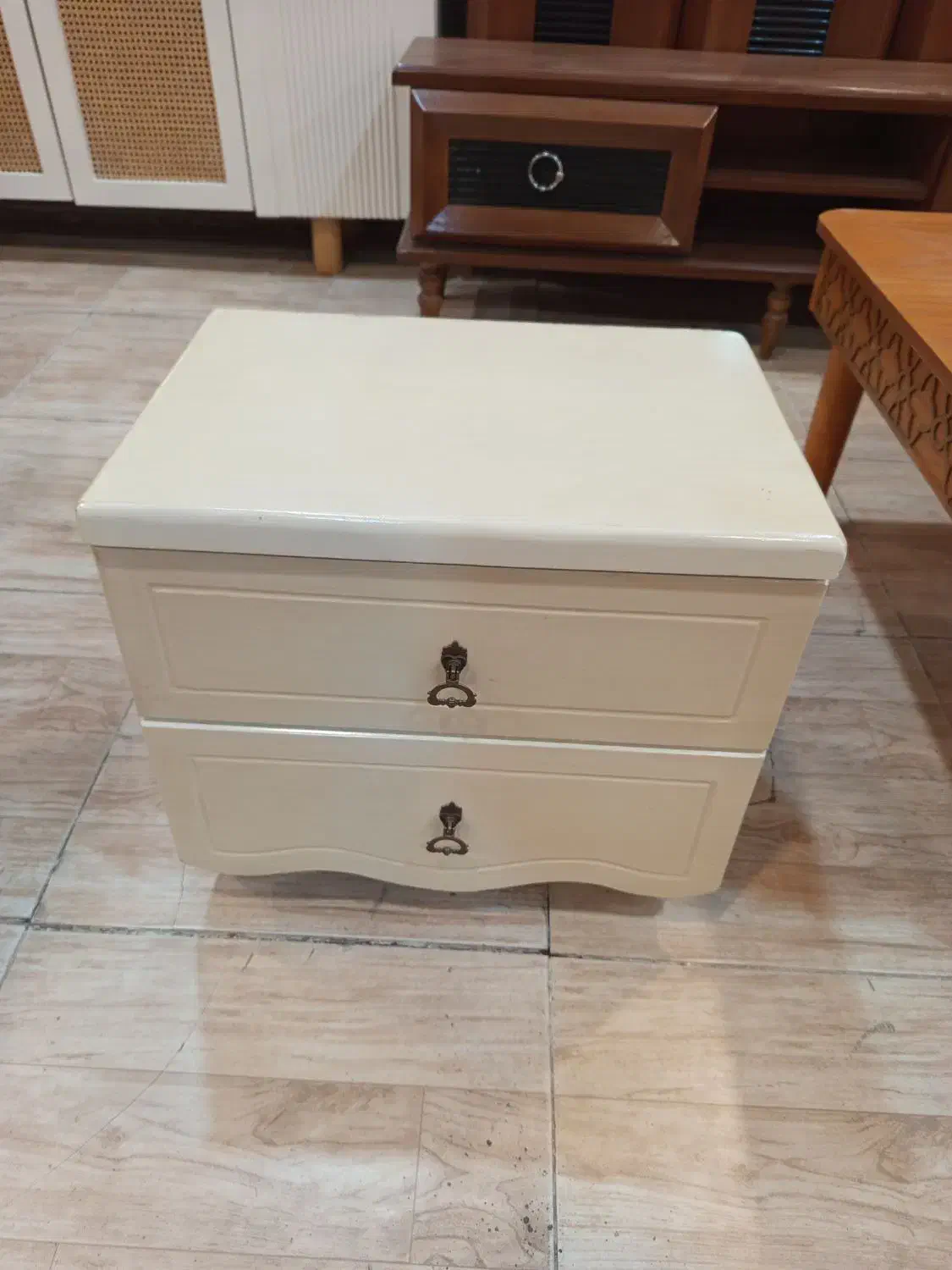 پا تختی تک|تخت و سرویس خواب|نیشابور, دارایی|دیوار