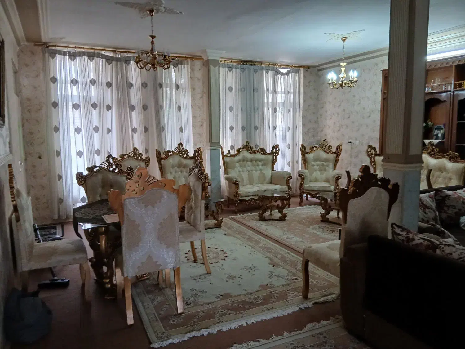 مبل ۹ نفره سالم بدون پارگی و شکستگی کم استفاده شده|مبلمان خانگی و میز عسلی|اردبیل, |دیوار