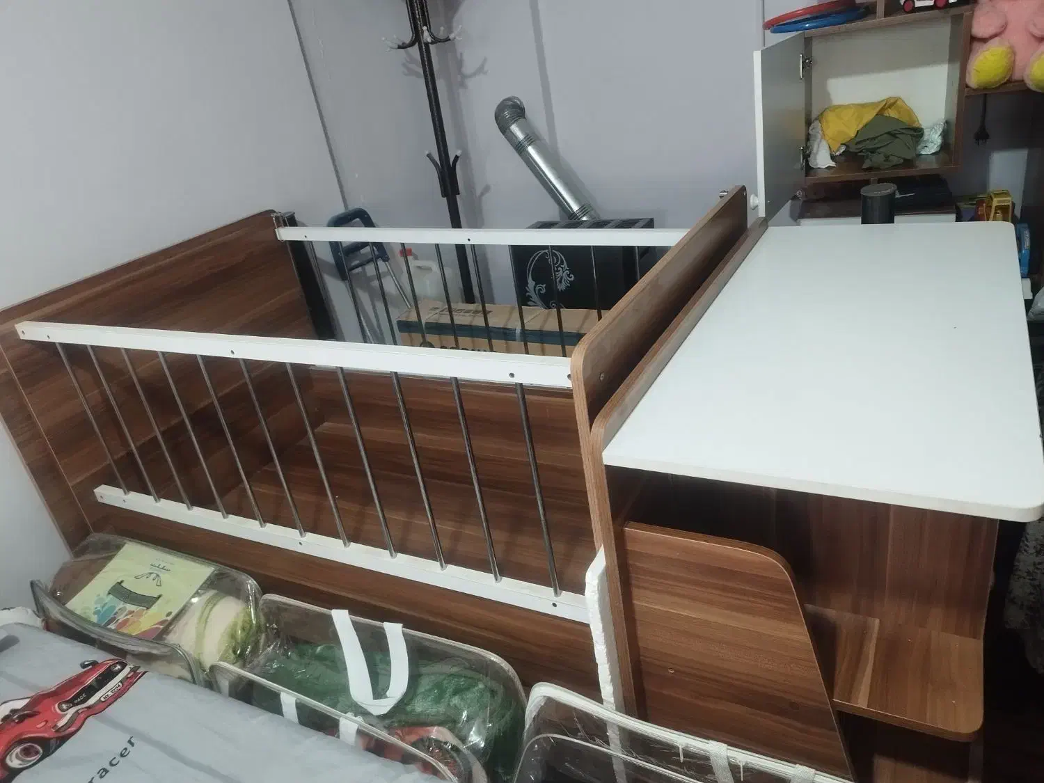 تخت کودک سه کاره|تخت و صندلی بچه|سمنان, |دیوار