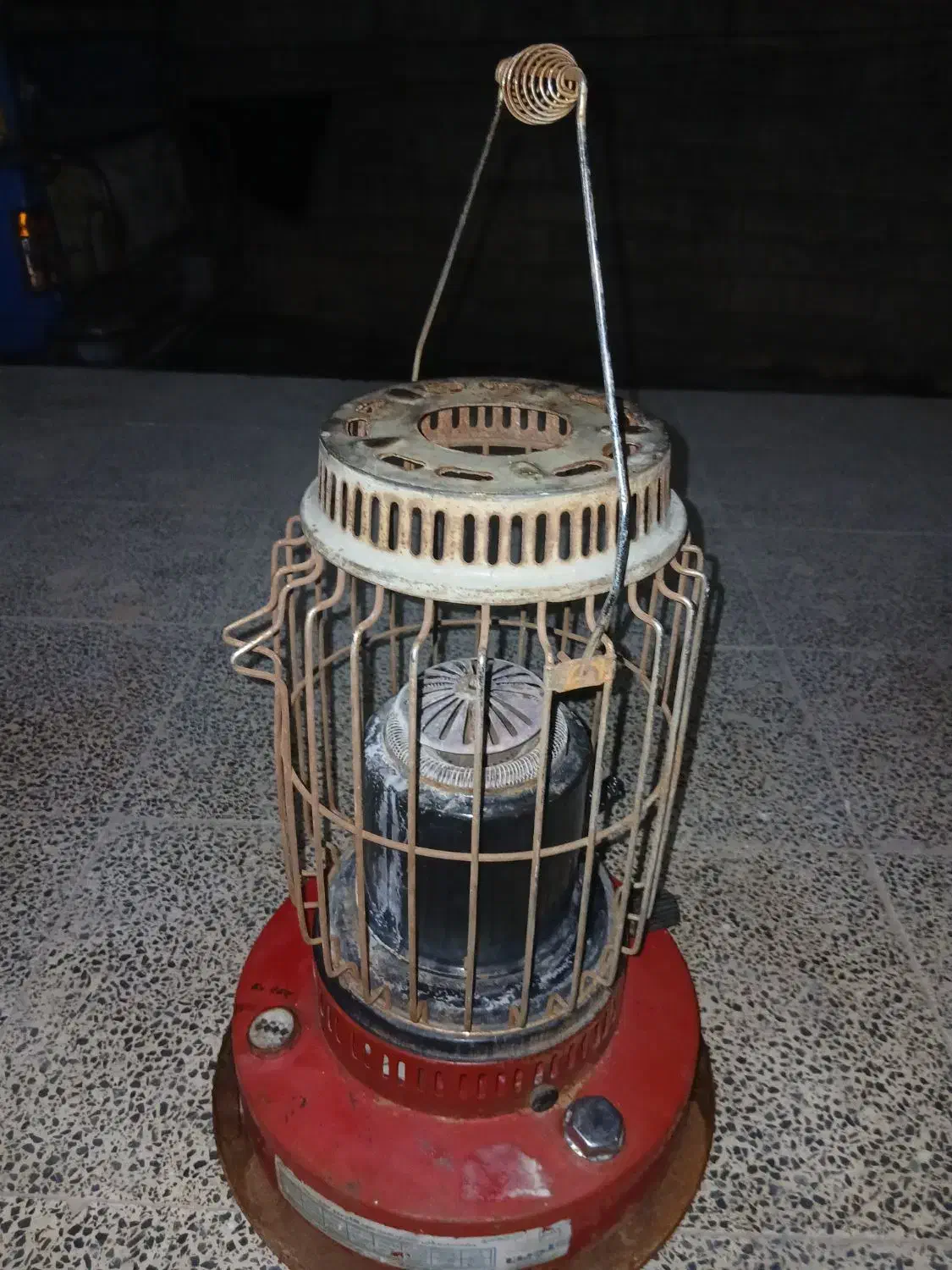 چراغ علاءالدین نفتی|کلکسیون اشیاء عتیقه|کوه چنار, |دیوار