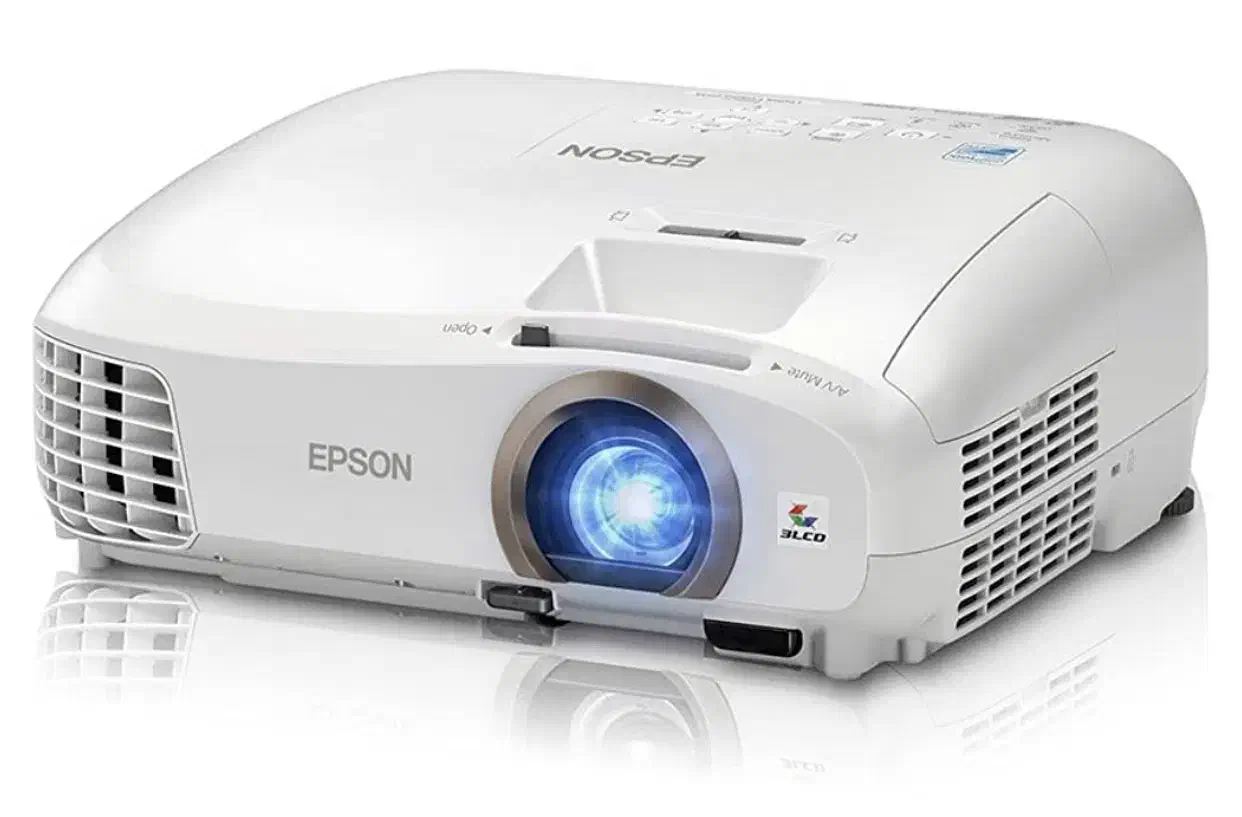 پروژکتور حرفه ایی اپسون epson|تلویزیون و پروژکتور|تبریز, |دیوار