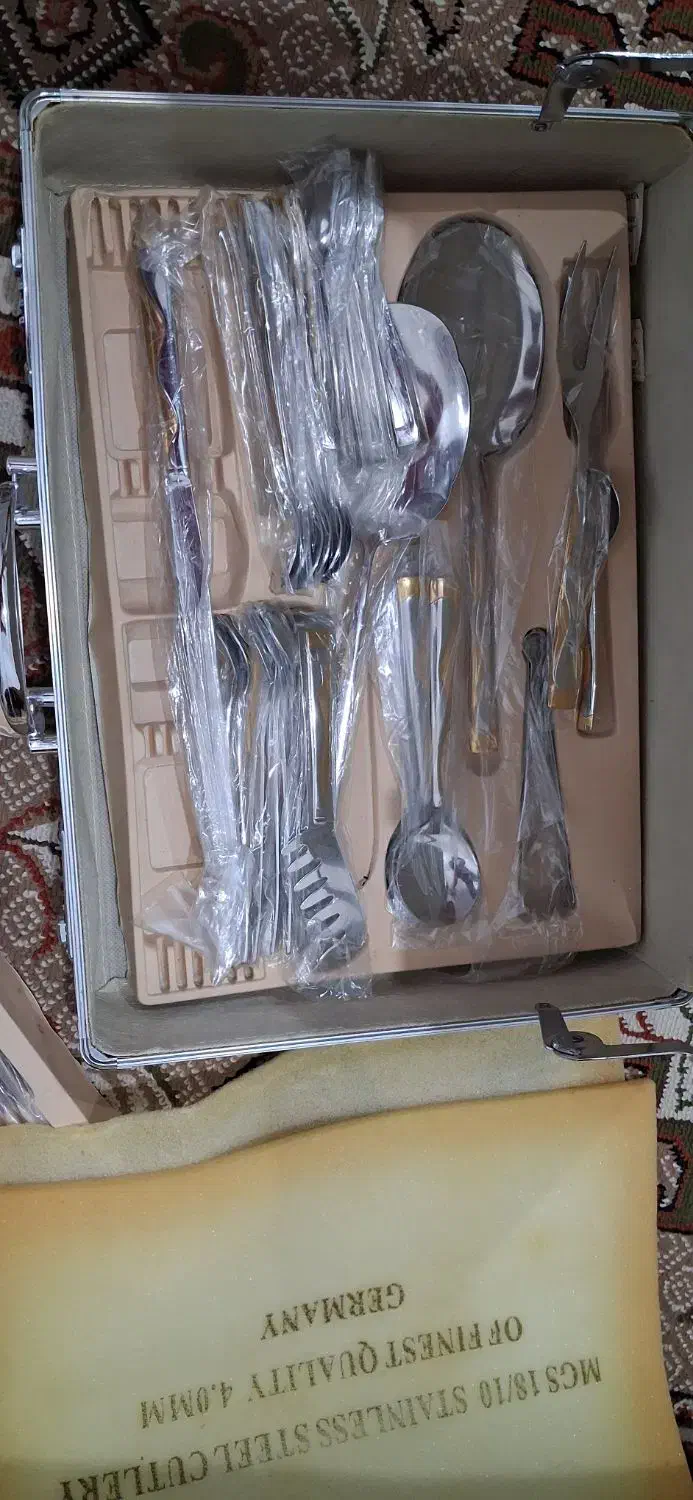 جعبه مدل کیف یا چمدون سرویس قاشق چنگال|ظروف سرو و پذیرایی|مشهد, ایثارگران|دیوار