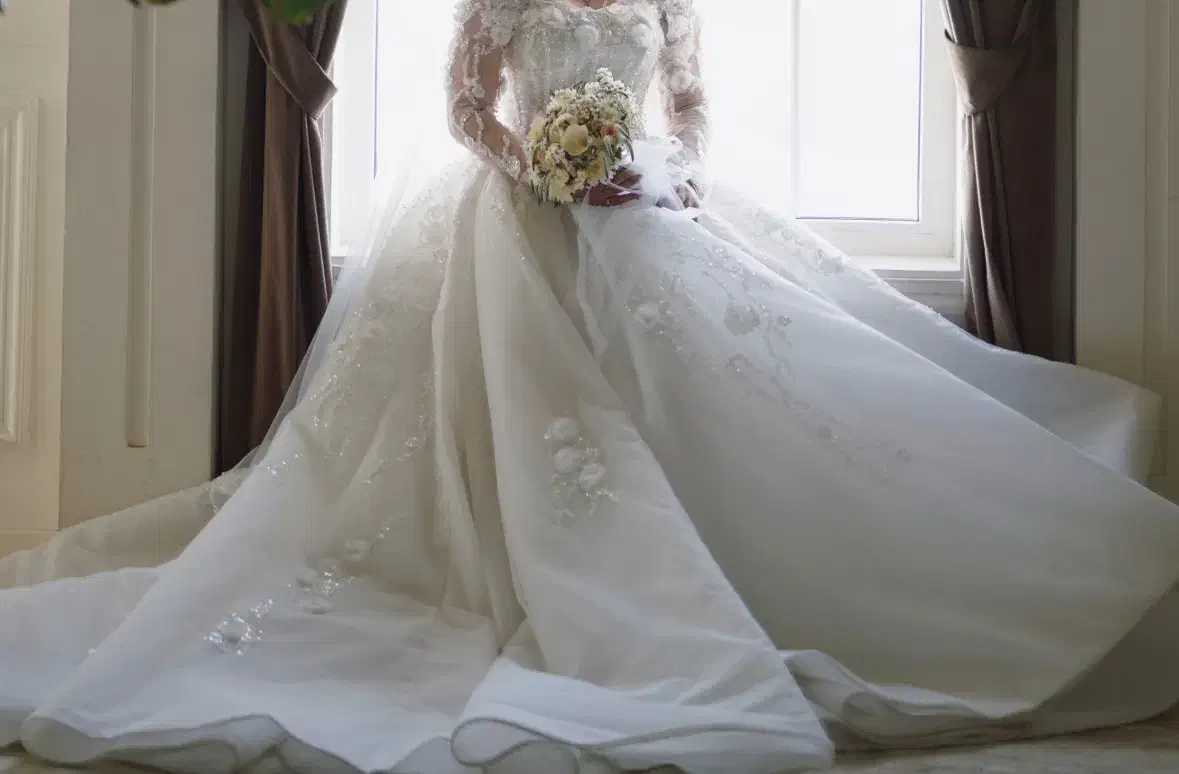 لباس عروس|لباس|رباطکریم, رباطکریم|دیوار