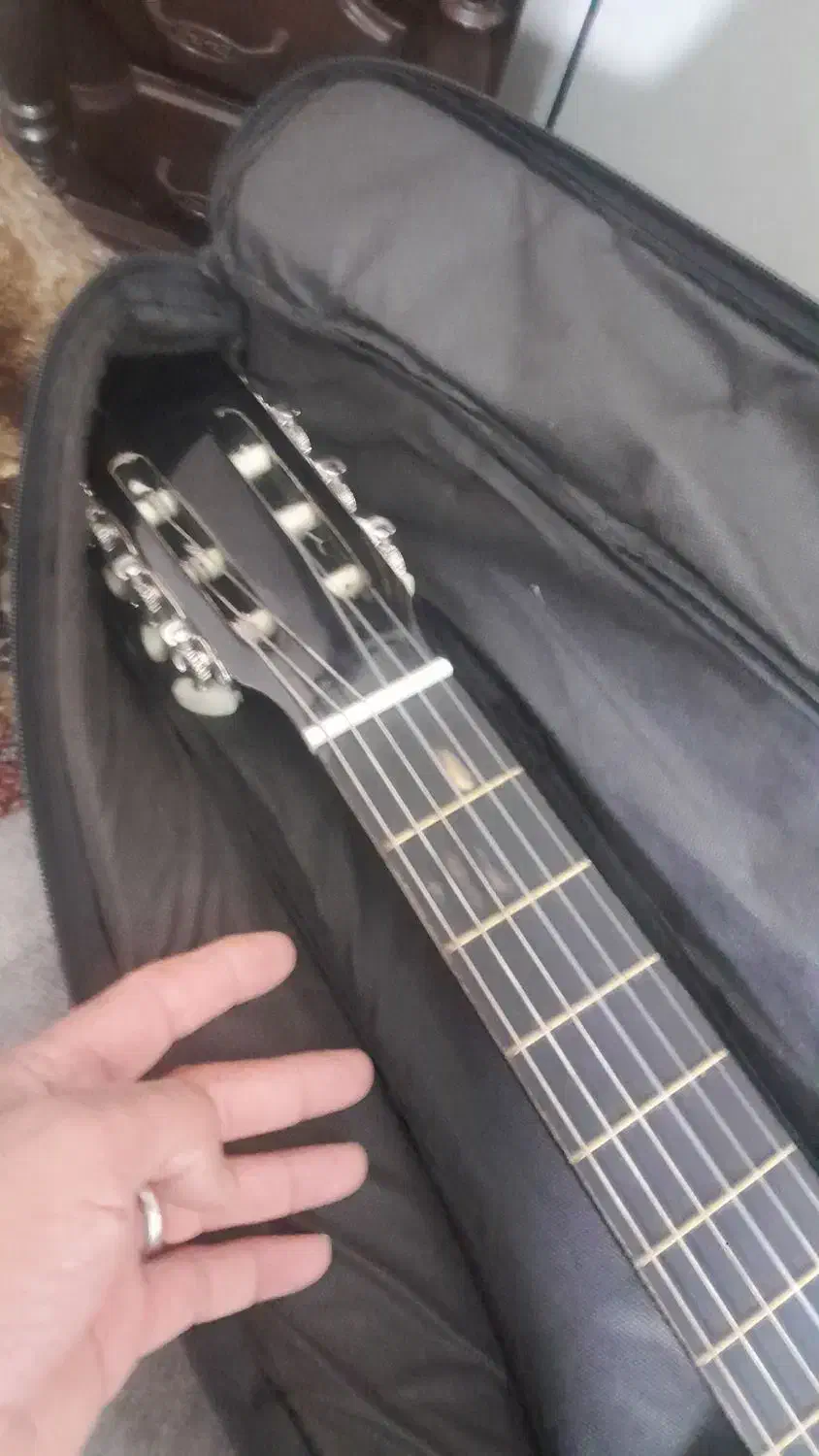 گیتار .|گیتار، بیس، امپلیفایر|آبدانان, |دیوار