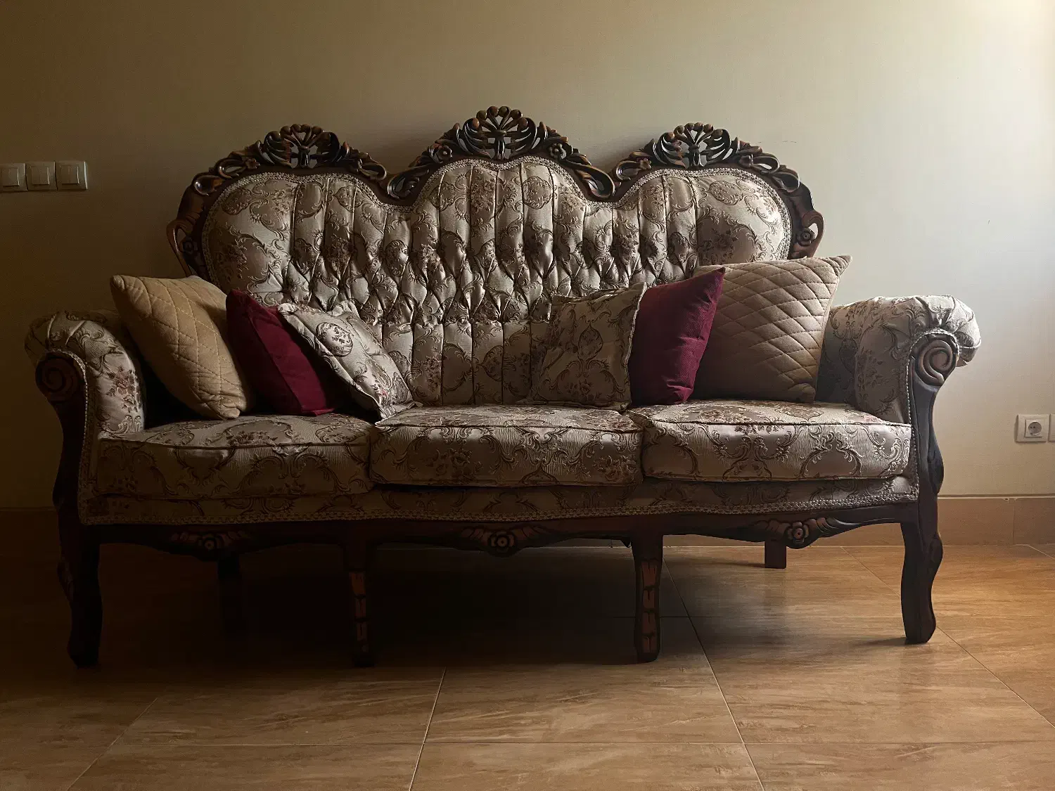 مبلمان کلاسیک|مبلمان خانگی و میز عسلی|شیراز, میرزاکوچک خان|دیوار