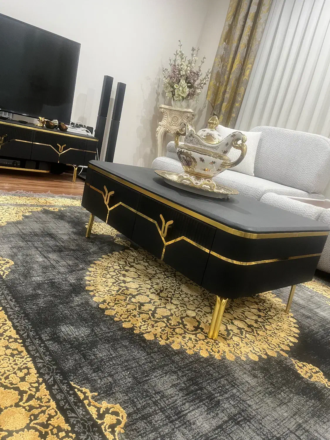 میزنلویزیون و میز وسط و دوتا عسلی ست در حدنو|میز تلویزیون|گرمدره, |دیوار