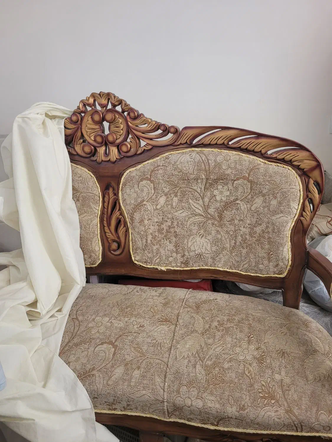 مبل ۹نفره کلاسیک ( سلطنتی)|مبلمان خانگی و میز عسلی|کاشان, مفتح|دیوار