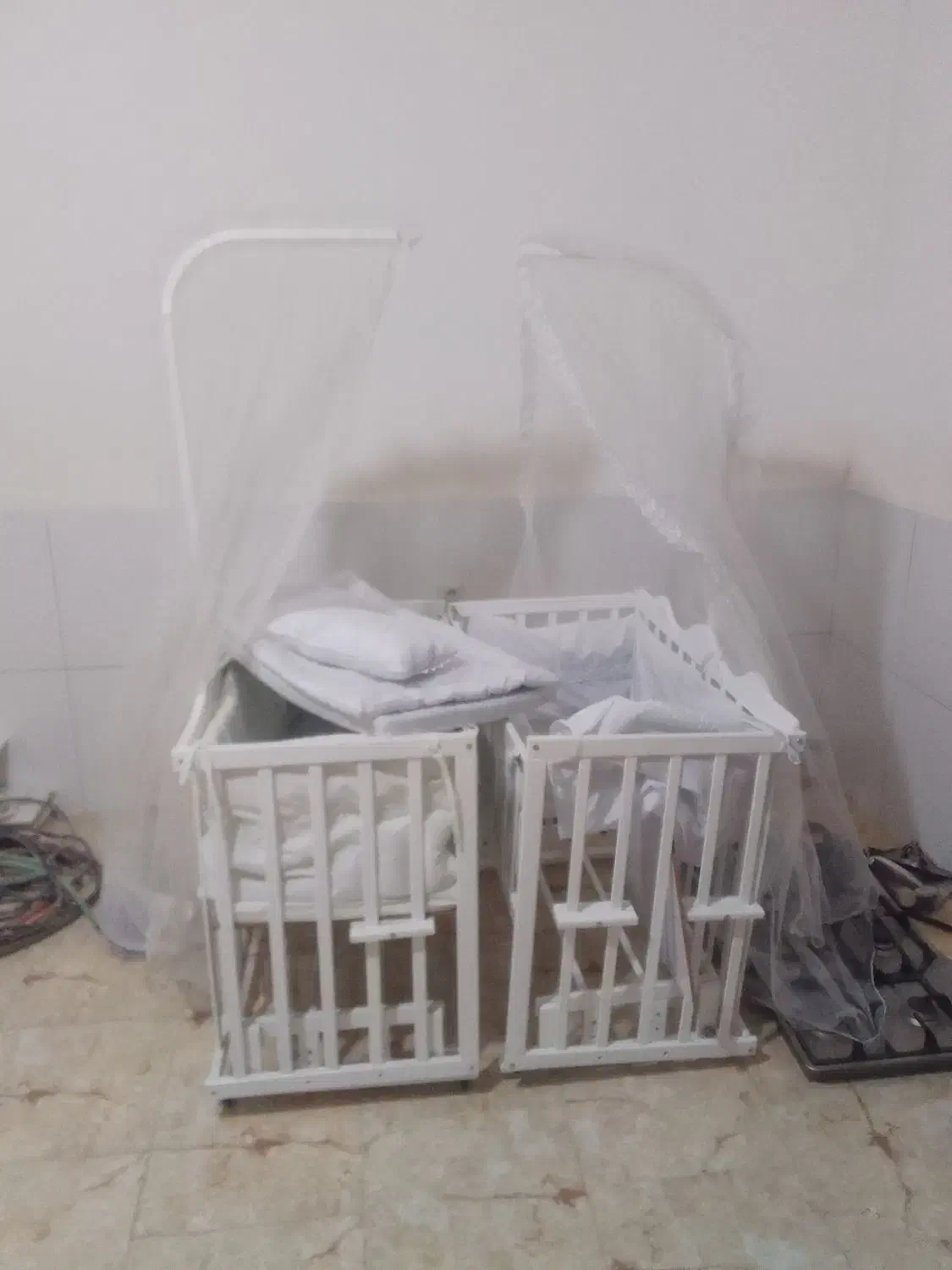 گهواره نونو|تخت و صندلی بچه|ارومیه, |دیوار